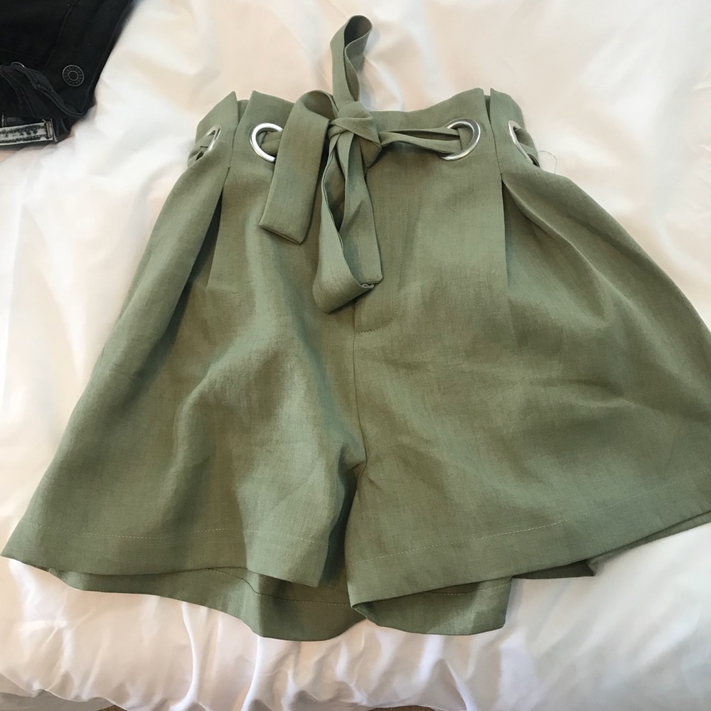 Vici Olive Tie shorts with zipper!